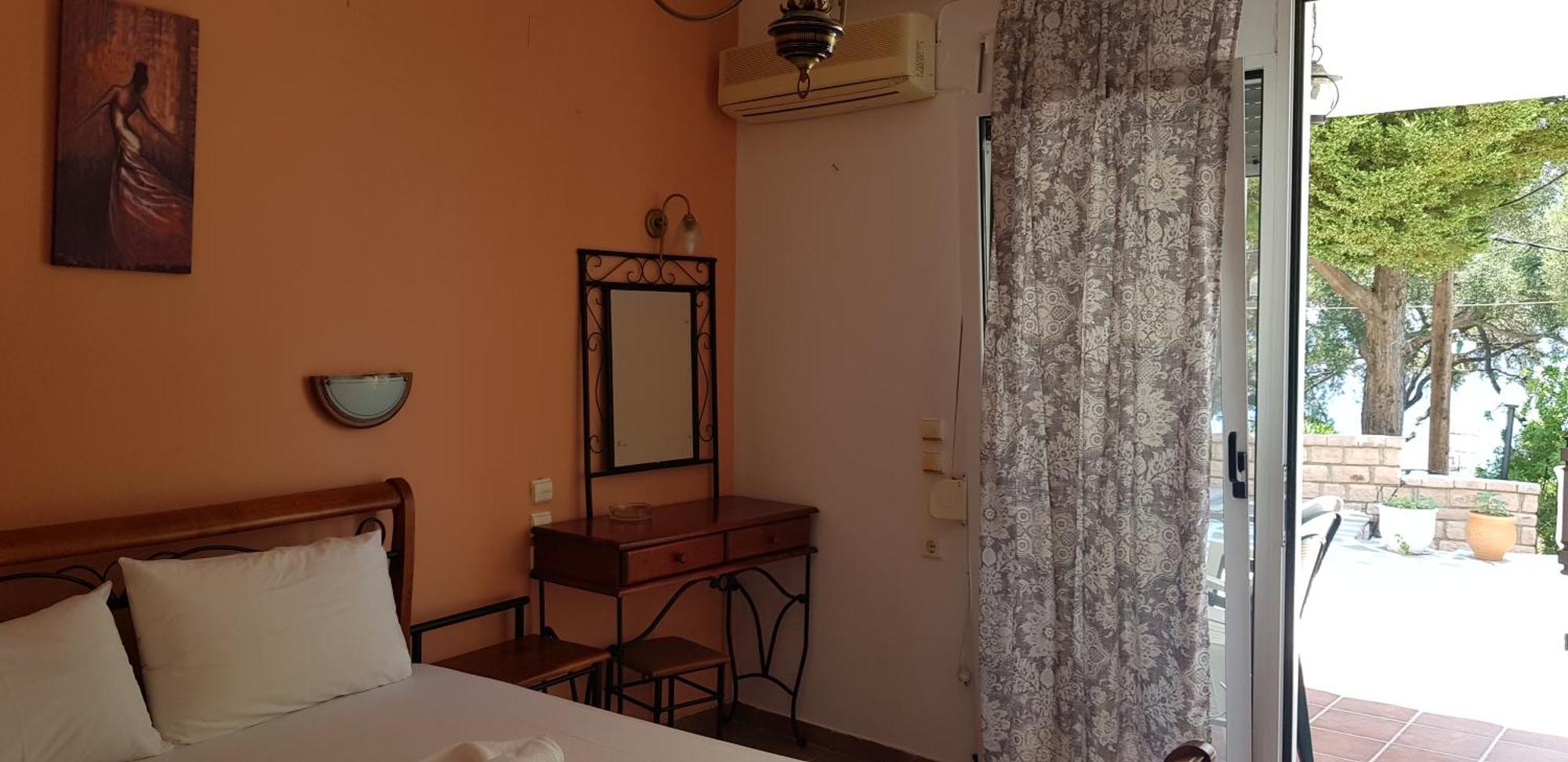Diogenis Parga Studios Rum bild